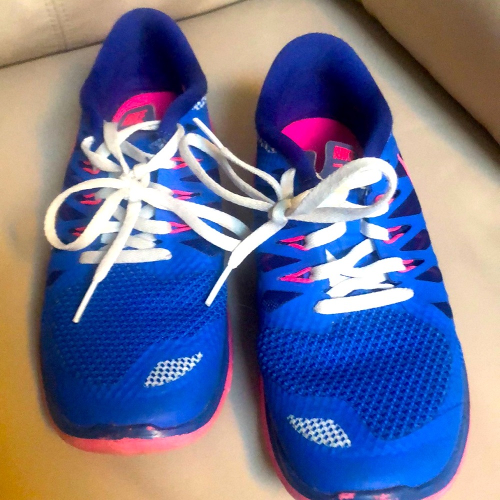 Girls youth size 4 or women’s 5 1/2